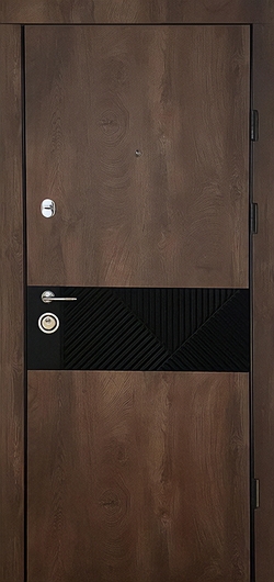 Металлическая дверь с коричневыми панелями МДФ и черной вставкой RAL